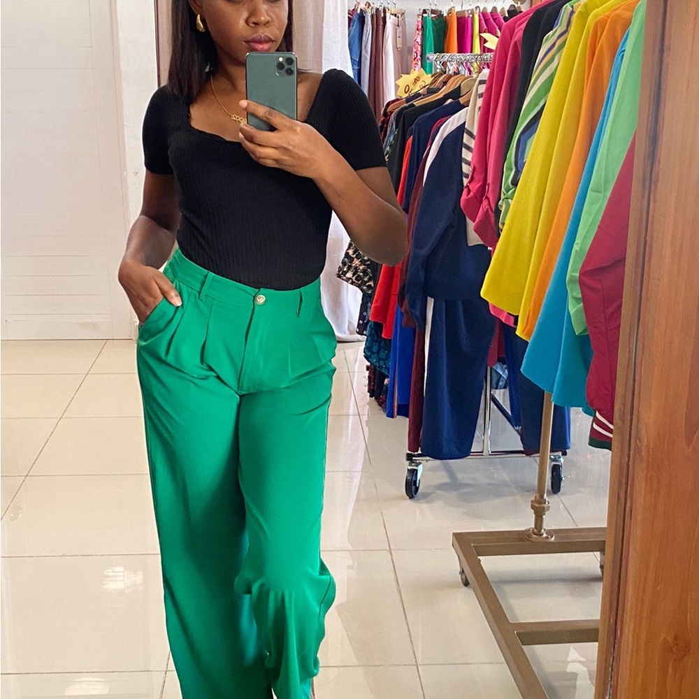 Wide leg pant , perfect for any occasion.
